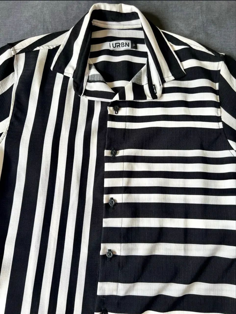 Camisa Listrada Preto/ Branco P - Foto 5