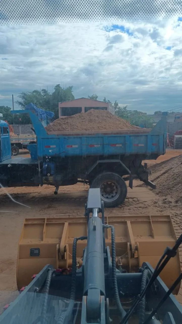Vendas de Brita,areia,terra e cimento com ótimos preços  - Foto 3