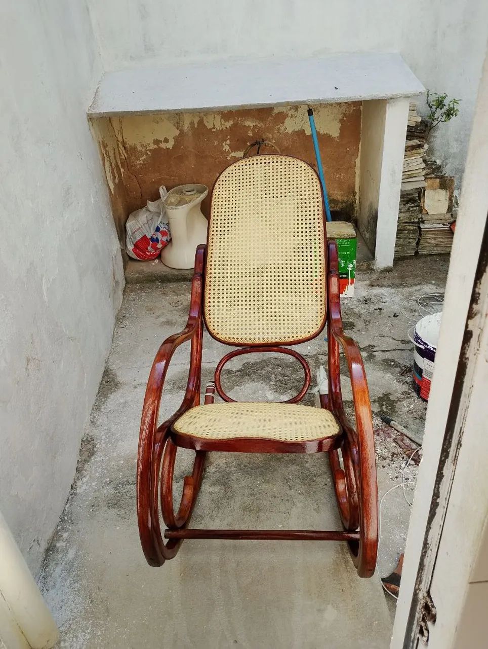 Cadeiras de balanco usadas, e restauradasa?arti 1.200a unidade - Foto 2