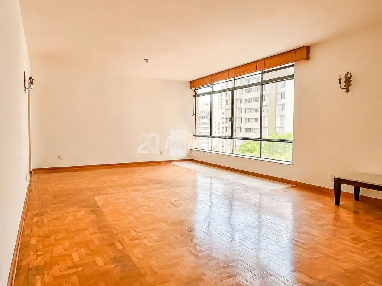Apartamento com 3 dormitórios e 1 vaga, 186 m²