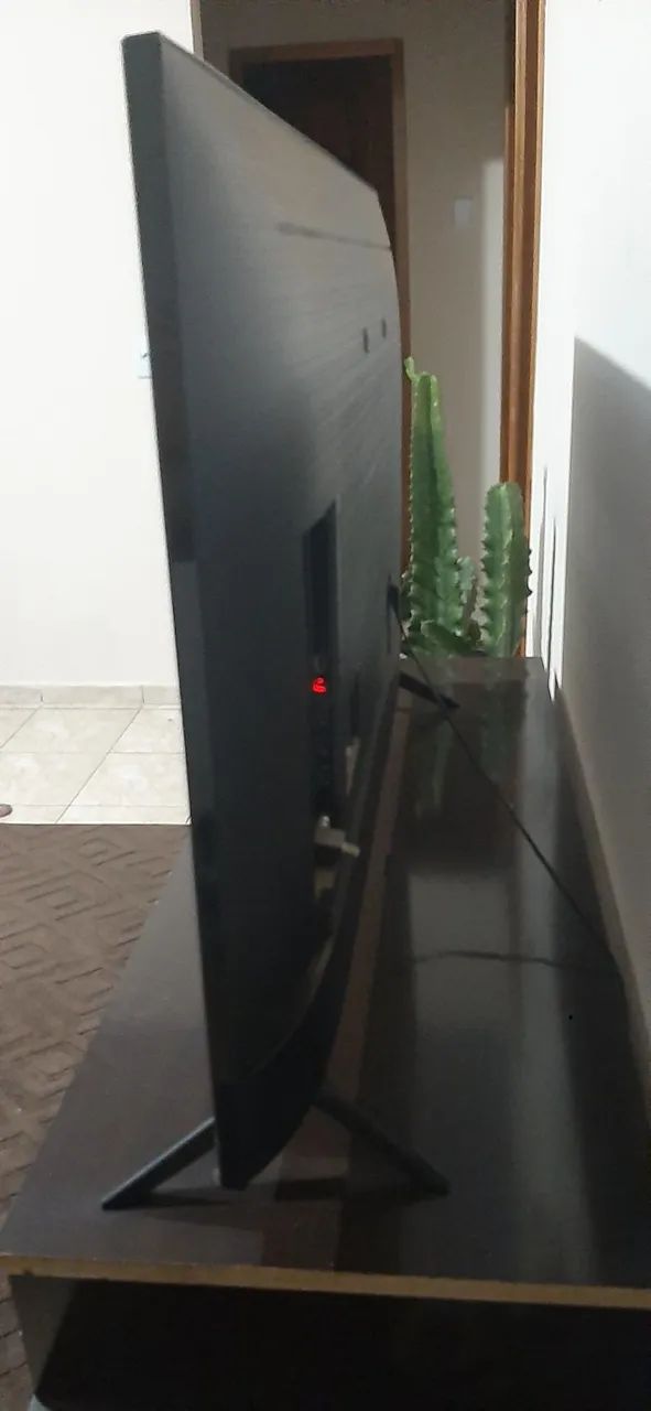 Vendo esta TV de 50 polegadas Samsung, nova controle com comando de voz última geração  - Foto 2