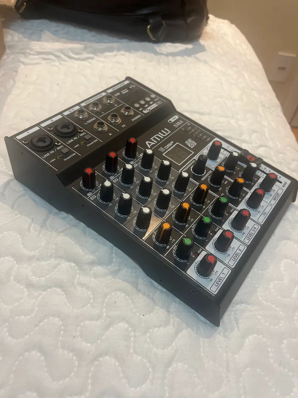 Mesa de som Amw V2 4 canais  - Foto 2