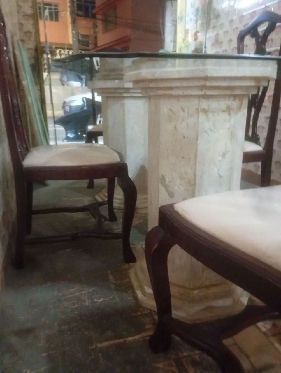 Mesa mármore e vidro 4 cadeiras de madeira - Foto 4