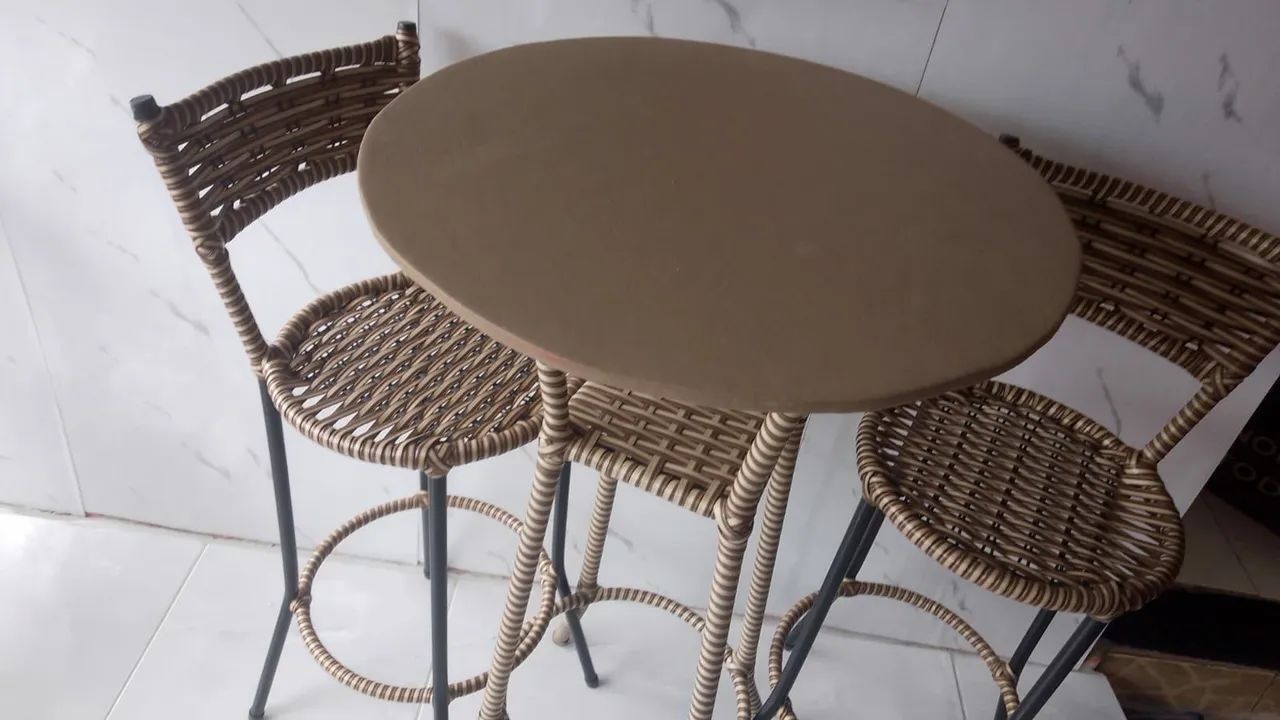 Mesa com cadeiras - Foto 4