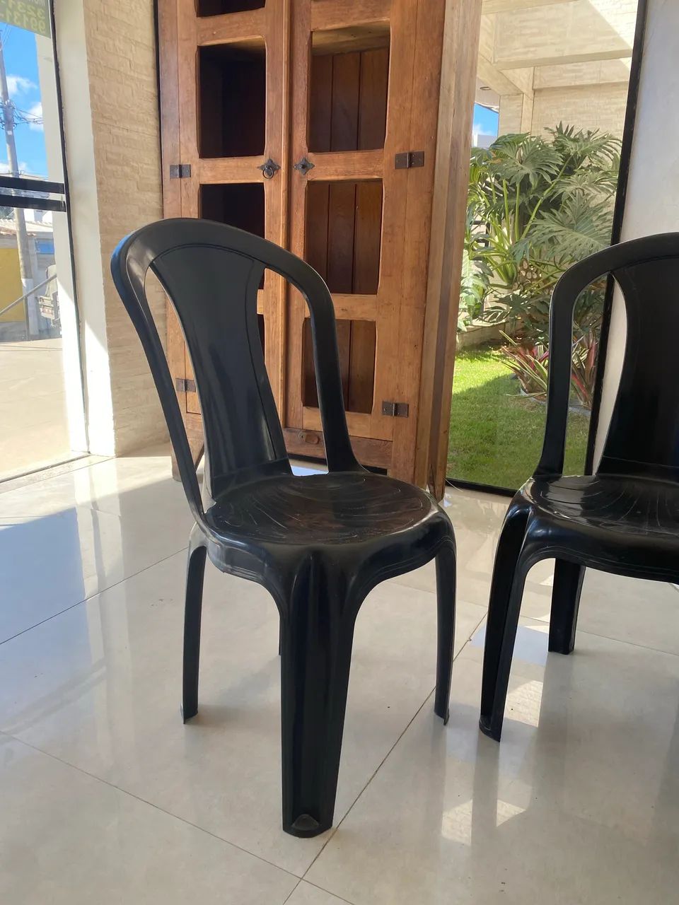 Cadeiras plástico preta  - Foto 3