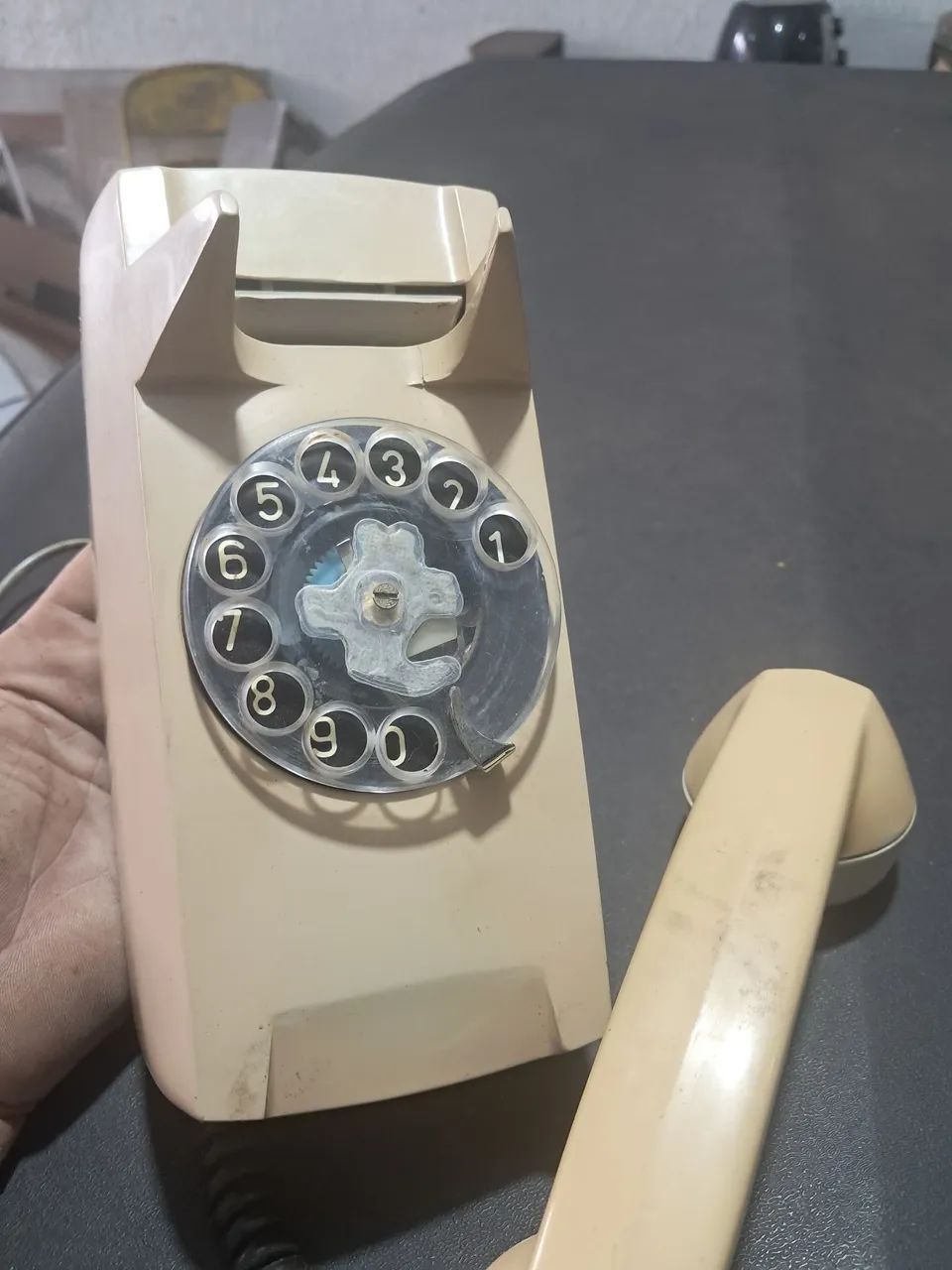 Telefone de parede antigo