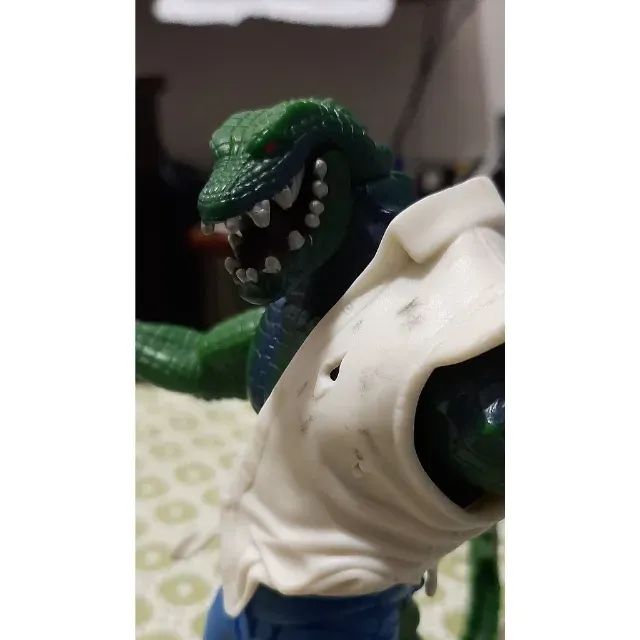Action Figure Killer Croc 2003 DC Comics S3 Sculpt Jaw Crushing e Bendable Tail da Mattel - Foto 2