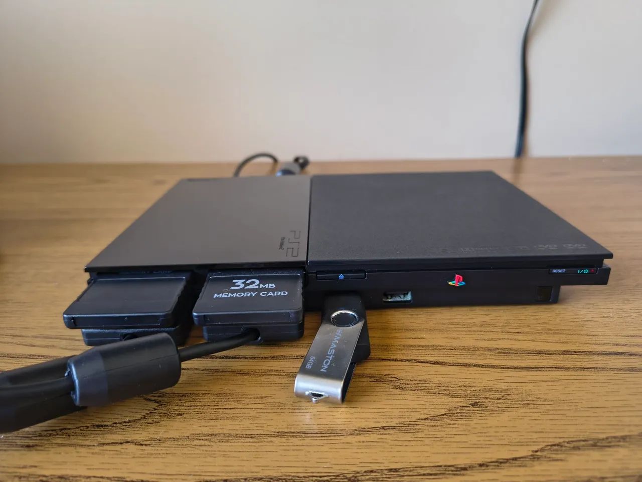 PS2 Slim desbloqueado + controles e cabos  - Foto 3