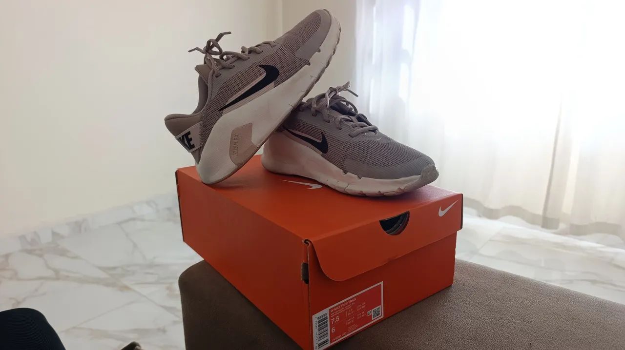 Tênis Nike Flex Train 37