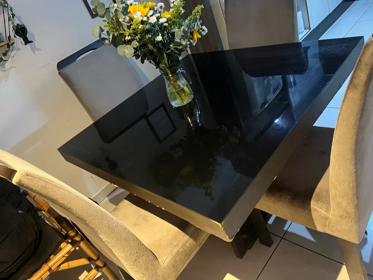 Mesa com 4 cadeiras 