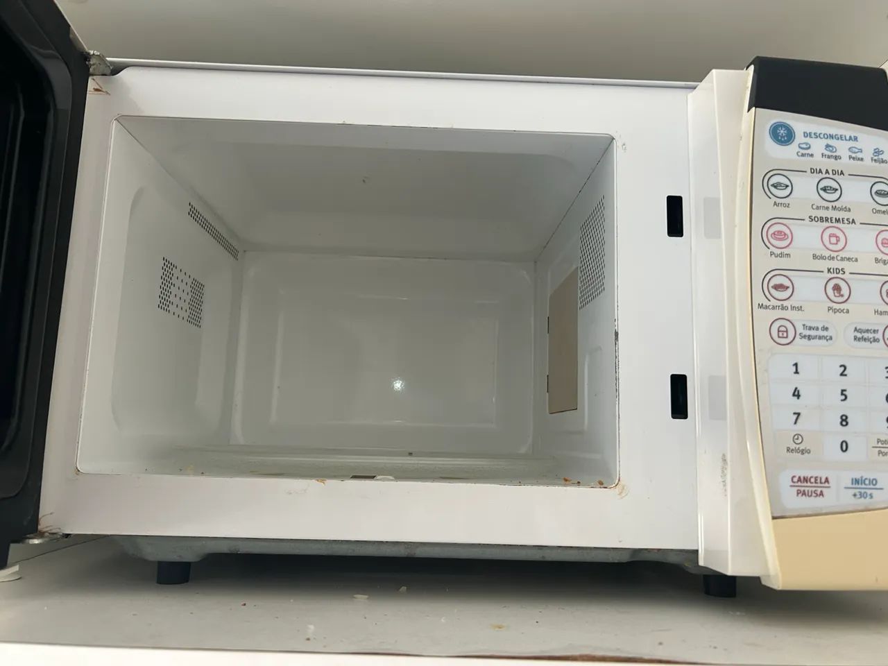 VENDO MICROONDAS SEMI NOVO - Foto 2
