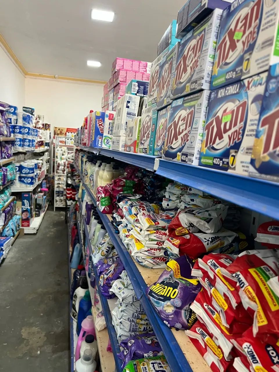 Vendo pratilheiras, expositor de 5 portas e caixa para Supermercado 