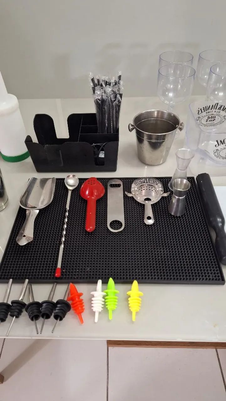 Kit de Coqueteleiras Inox + Acessórios