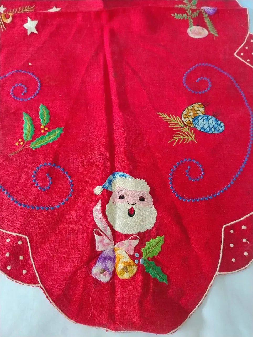 Centro de mesa linho bordado motivos natalinos  - Foto 2