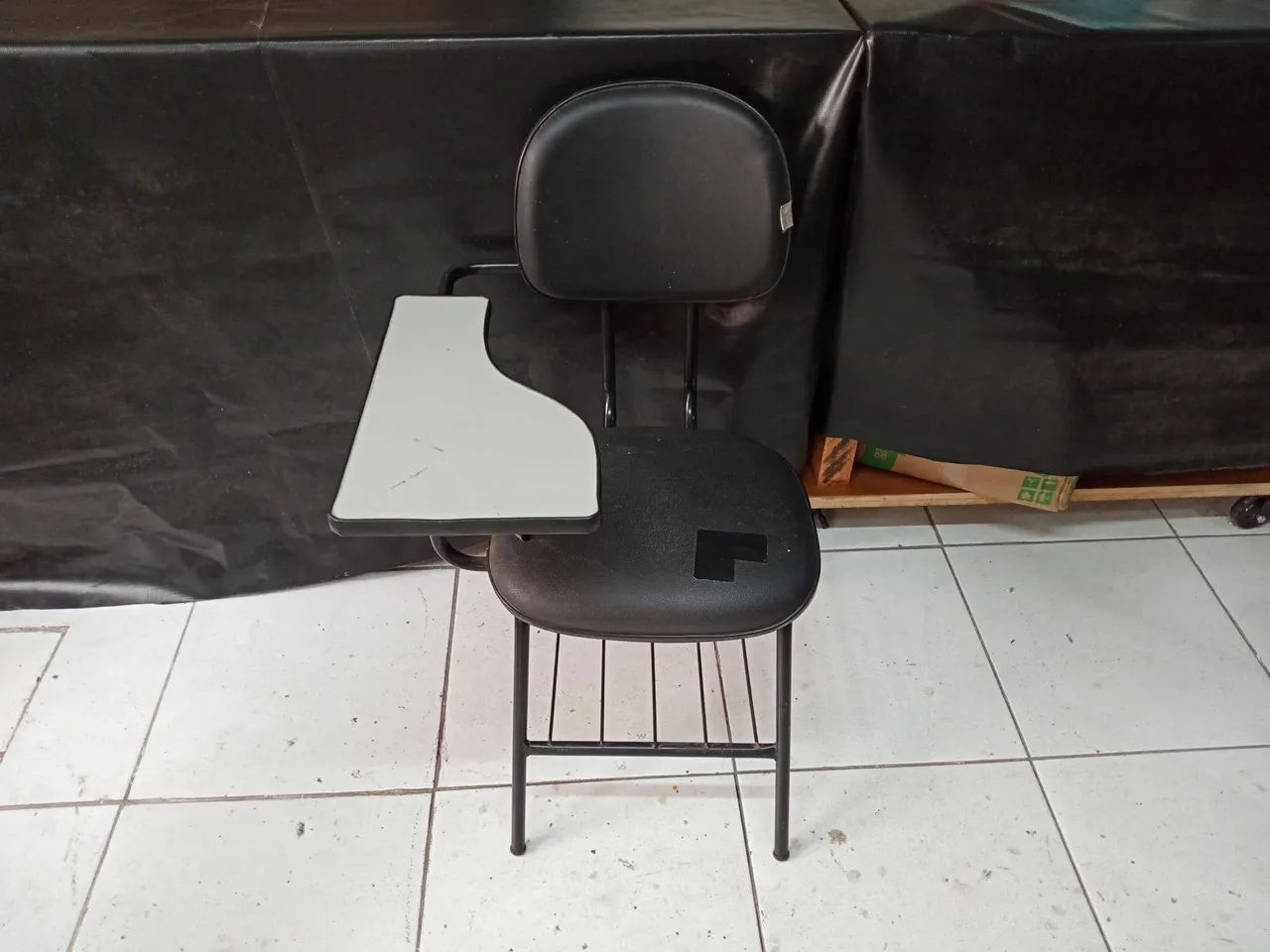 Conjunto de 4 Cadeiras Escola com Braço - Foto 2