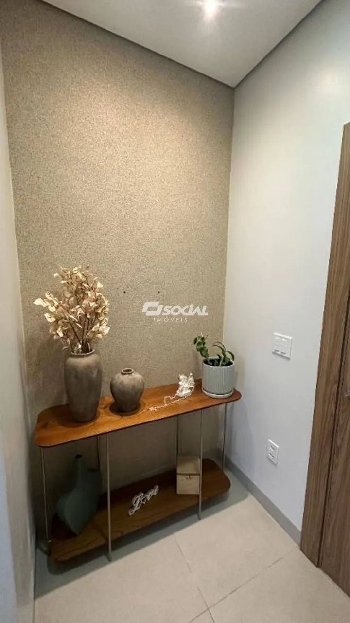 Excelente casa em condomínio fechado com 04 quartos - Foto 3