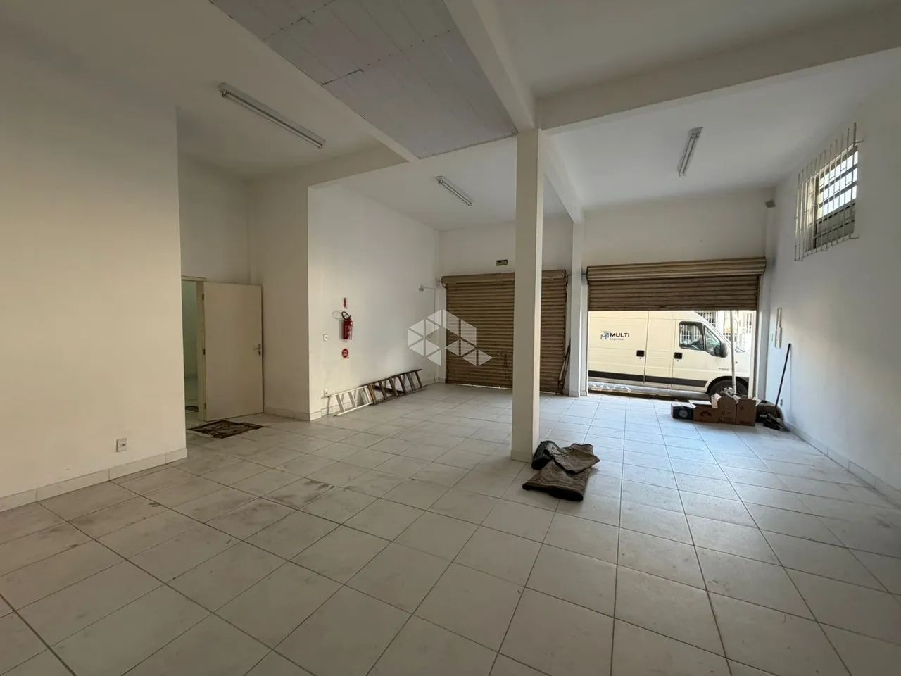 LOJAS COMERCIAIS INTEGRADAS À VENDA EM BARREIROS, SÃO JOSÉ - 120 m² PRIVATIVOS E PÁTIO NOS - Foto 4