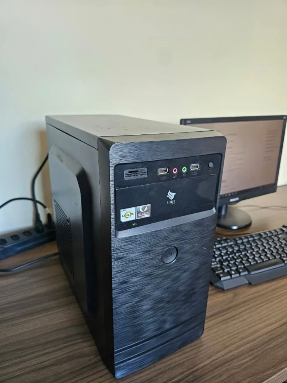 PC com GPU integrada + Monitor