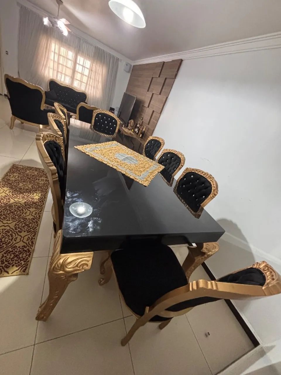 Mesa de janta 8 cadeiras e sofá de 2 lugares e 2 poltronas  - Foto 2