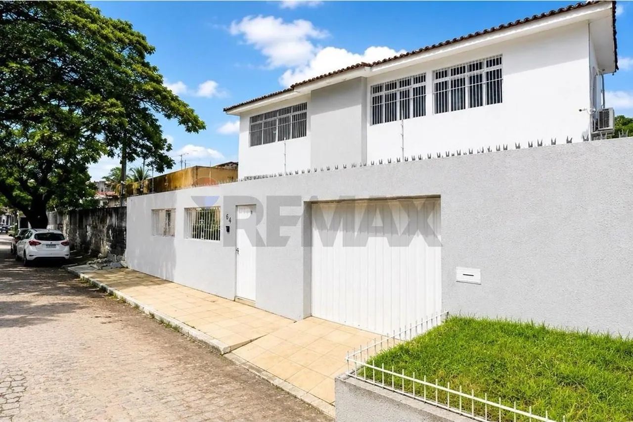 Casa com 4 Quartos e Piscina em Boa Viagem - 375m²