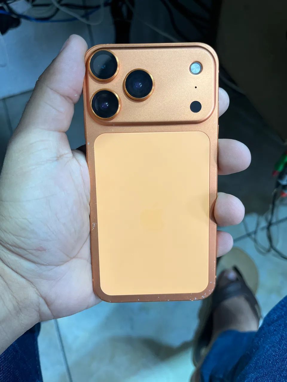 iPhone XR na carcaça do 17 pro laranja  - Foto 2