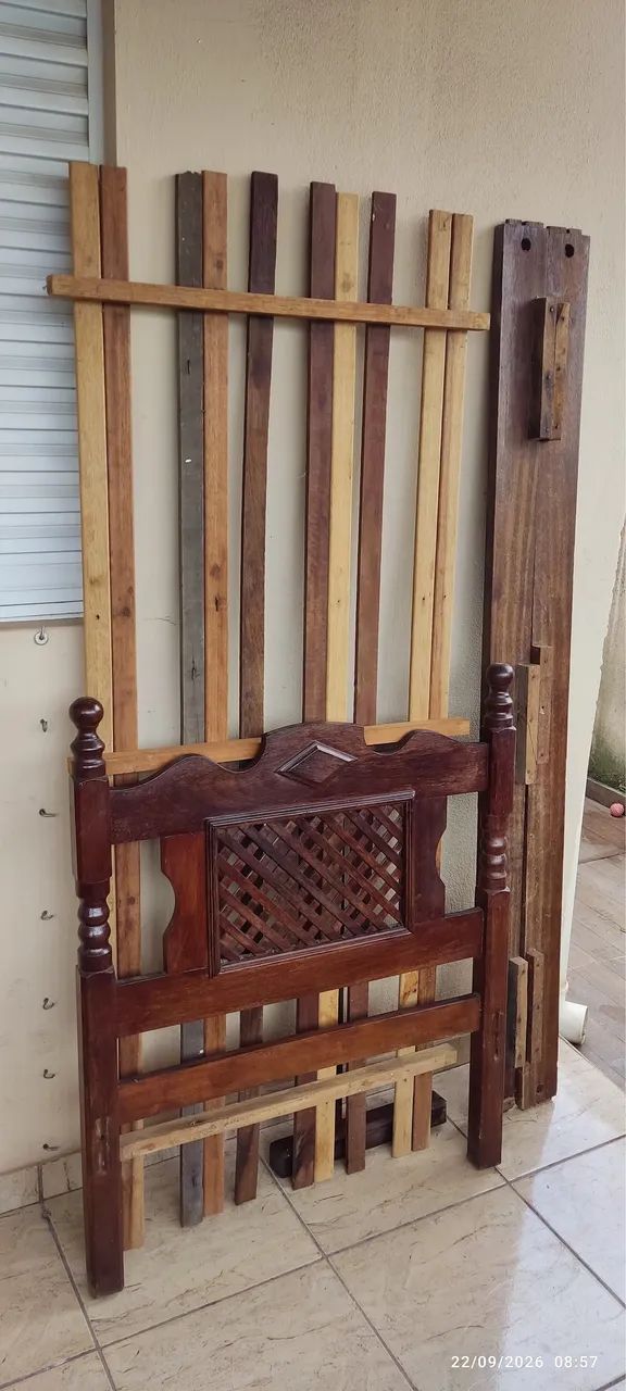 Cama de solteiro em madeira nobre (sucupira maciça)