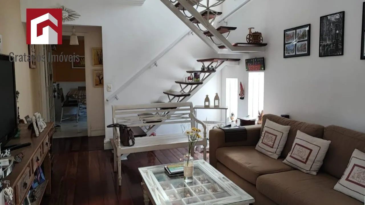 CASA TRIPLEX EM CONDOMÍNIO
