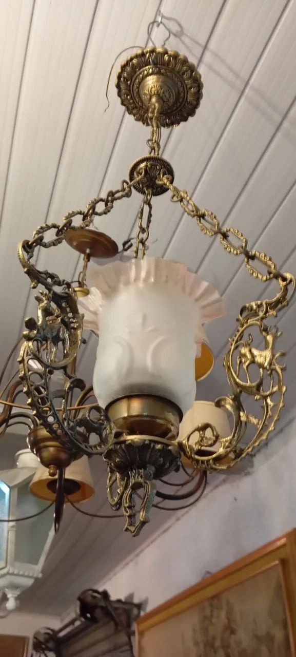 Lustre em bronze