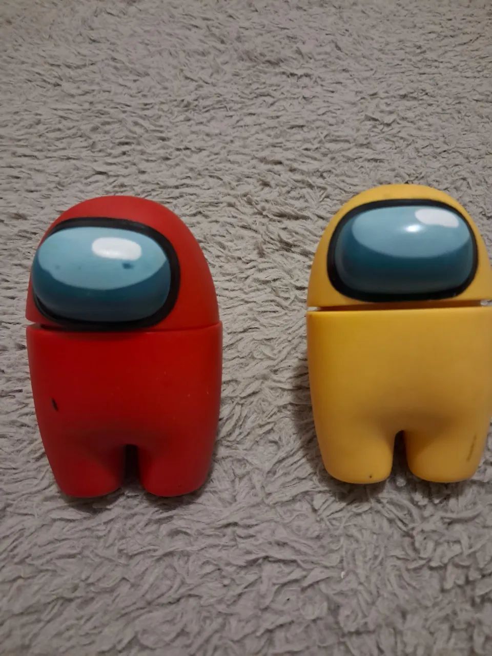 Bonecos Among us amarelo e vermelho - Foto 2