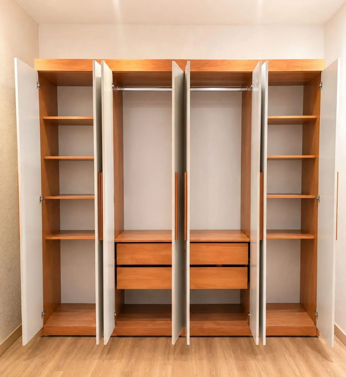 Vende se roupeiro de 8 portas 