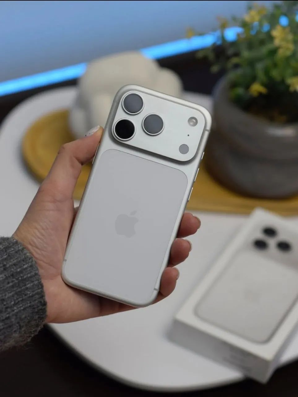 Iphone 17 Pro 256/GB Prata  Elegante Câmera Incrível e Velocidade sem Igual 