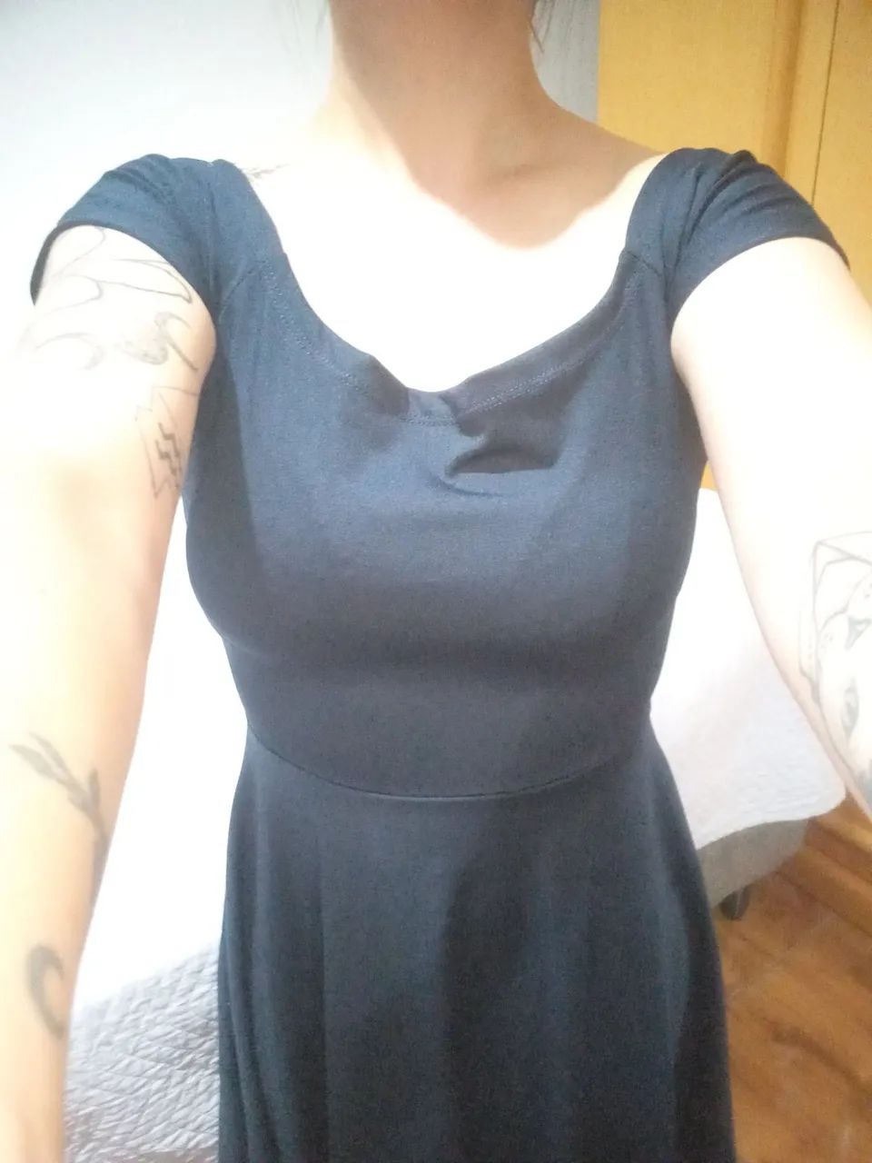 Lindo vestido azul marinho novinho - Foto 3