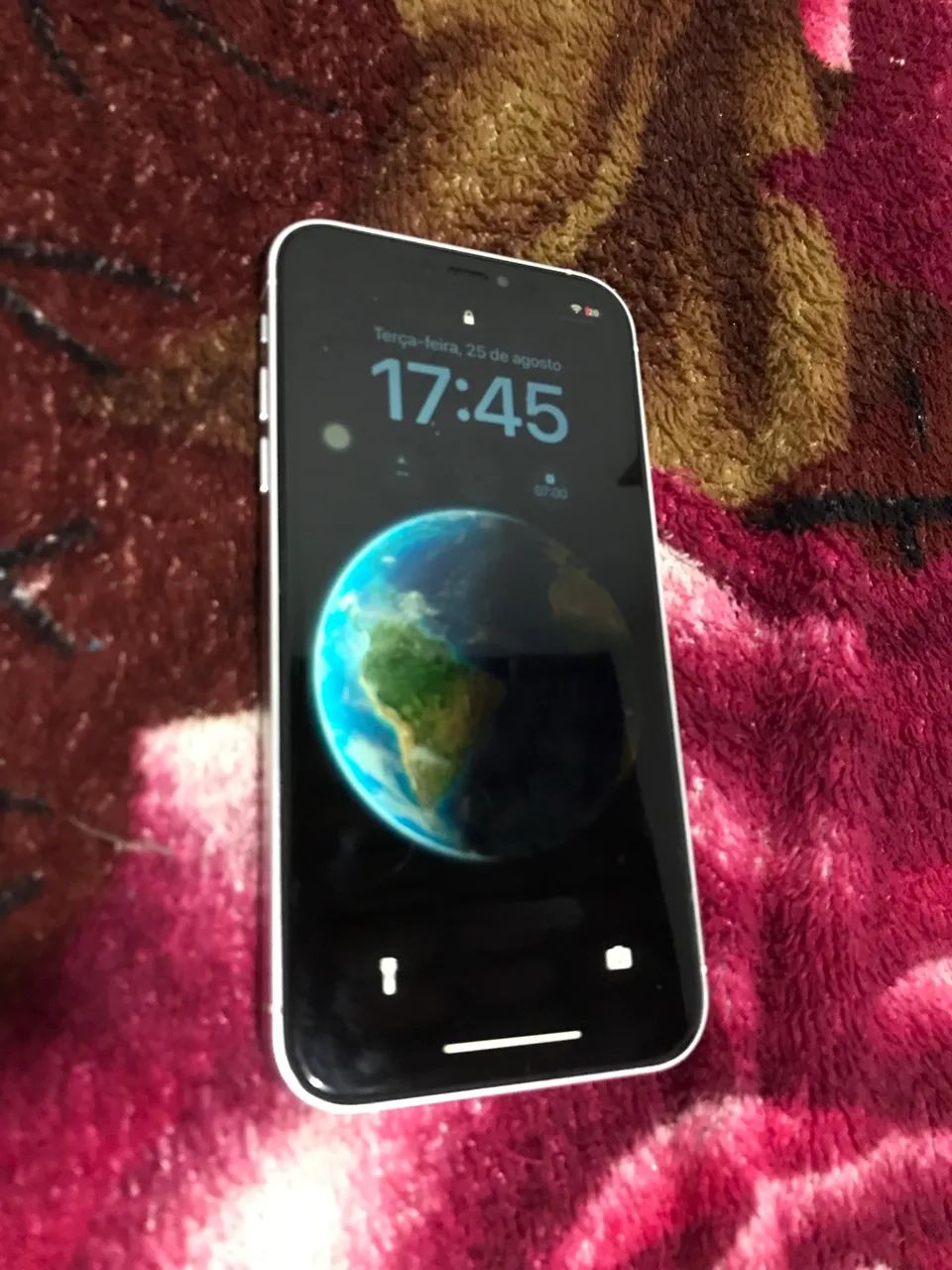 iPhone XR na carcaça do 17