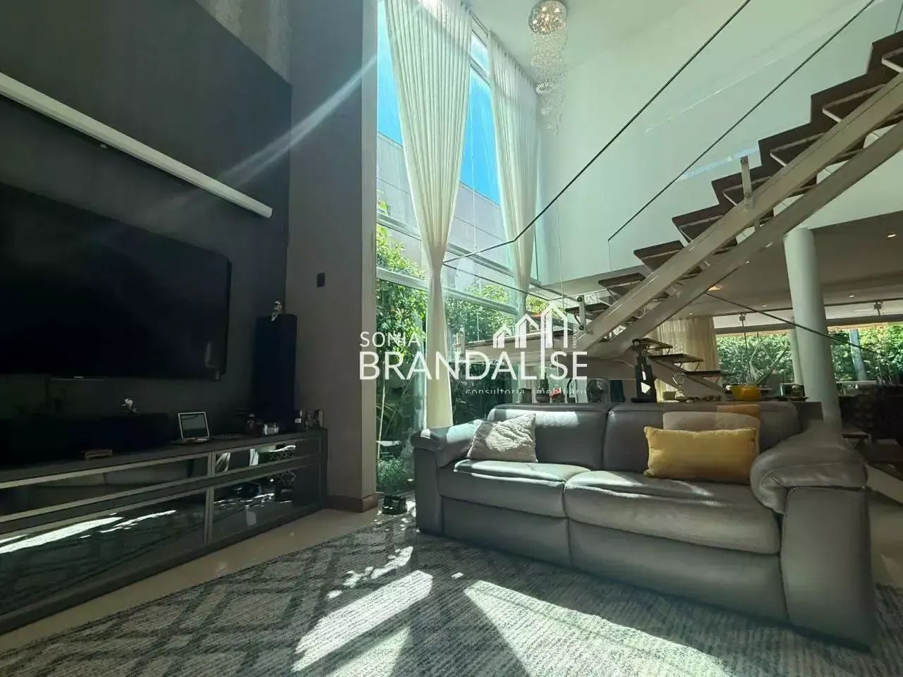 UMA RESIDENCIA EXTRAORDINÁRIA NO CORAÇÃO DE FLORIPA