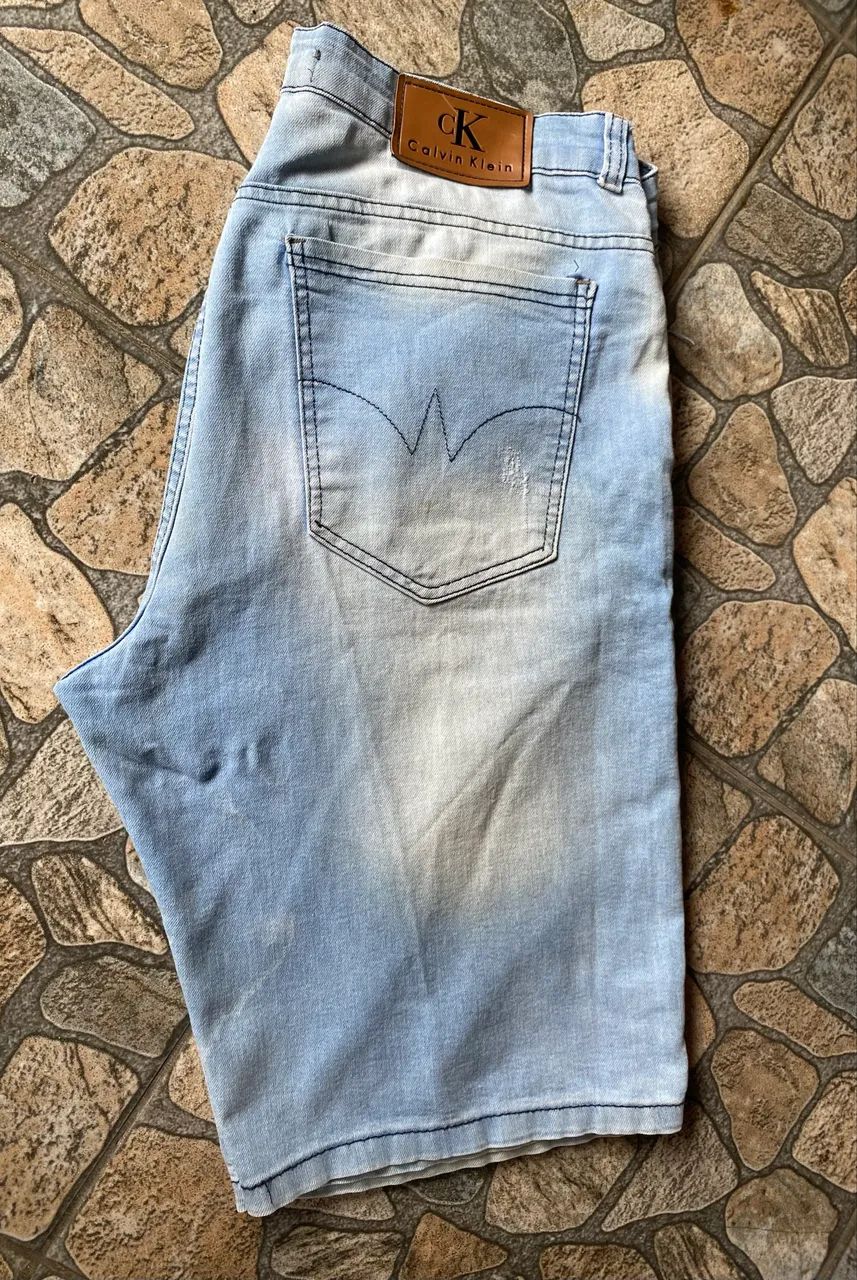 Bermuda Jeans Calvin Klein - Tam. 48 - Foto 3