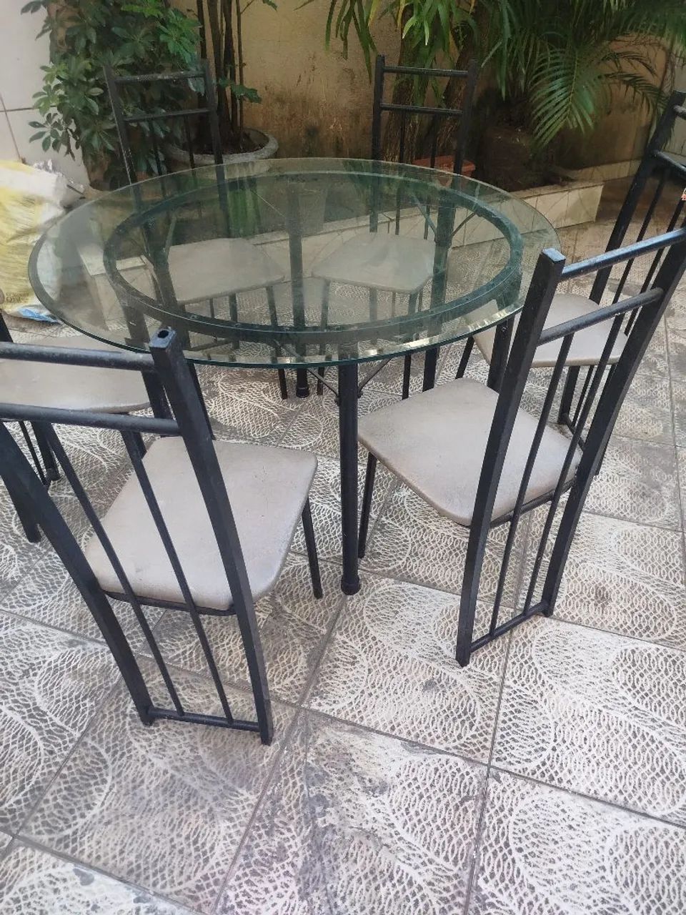 Mesa de vidro com 6 cadeiras 