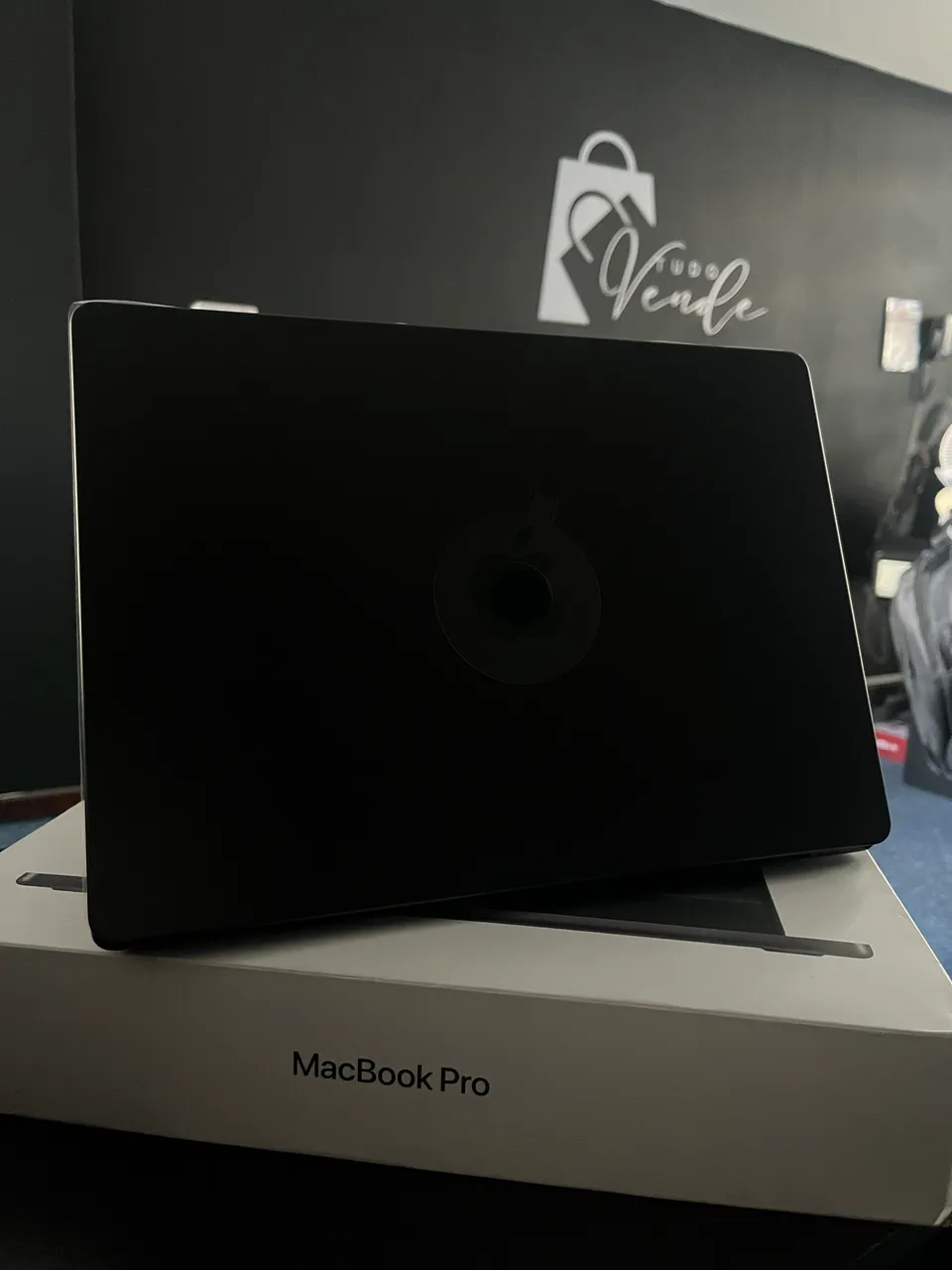 MacBook Pro M5 - 24GB RAM - 1TB - Midnight Black - Notebooks