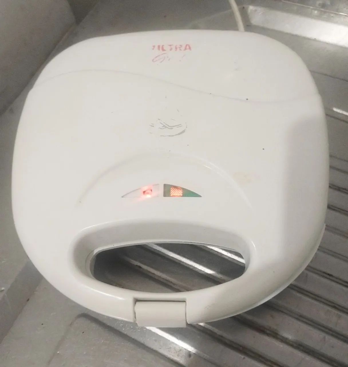 Sanduicheira e grill mondial usada 