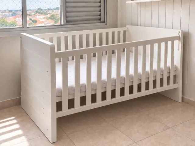Berço americano branco que vira caminha