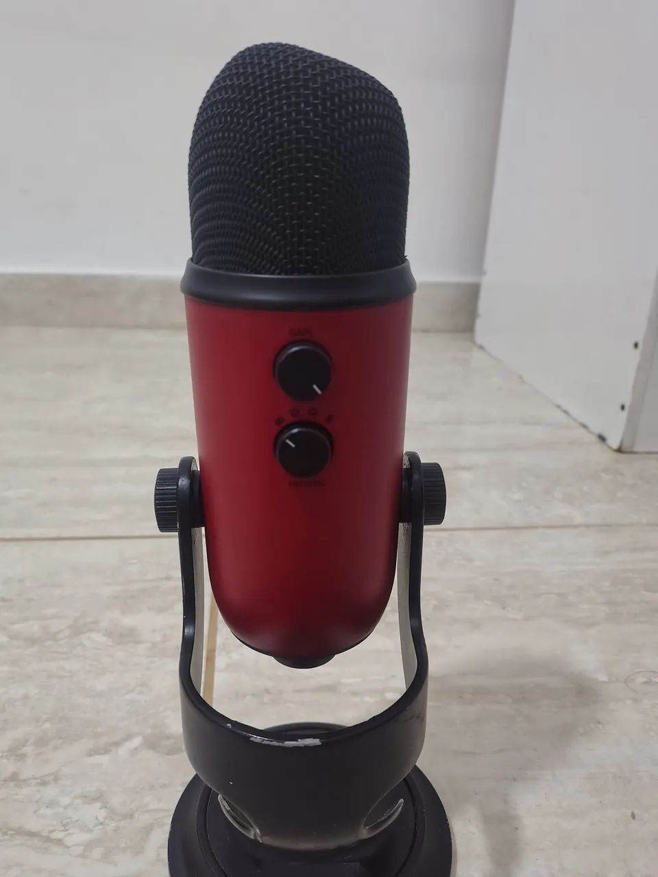 Blue Yeti Vermelho - Microfone USB para Streaming/Gravação