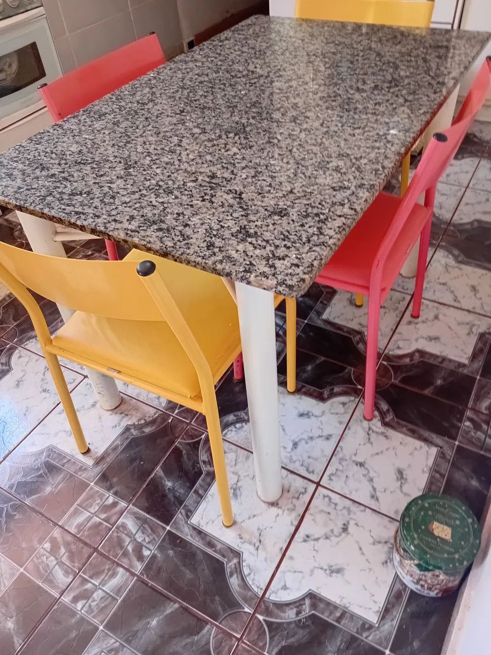 4 cadeiras + Uma mesa - Foto 3