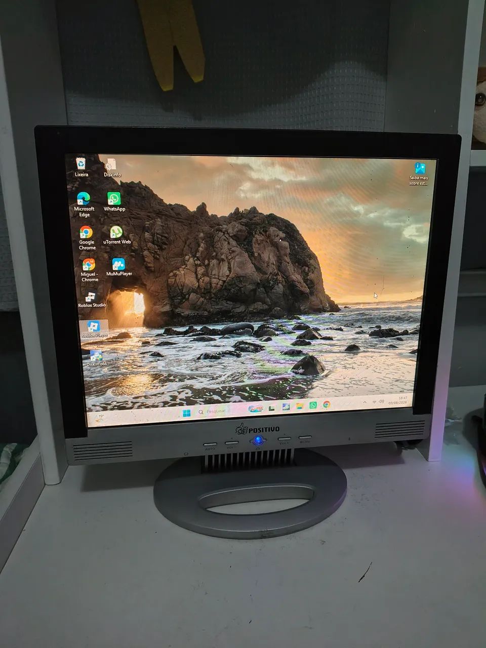 Monitor LCD Positivo de 15 polegadas, testado e funcionando perfeitamente!