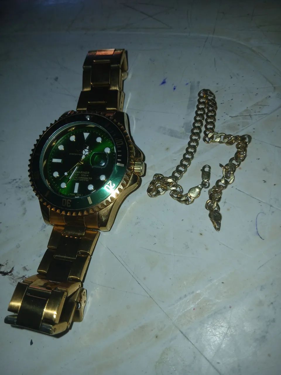 Relógio rolex e poseira de ouro