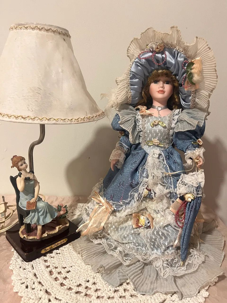 Antiga boneca de porcelana dama vitoriana. - Foto 3
