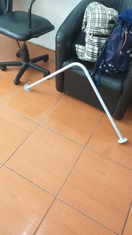 Provador triangular sem cortina 30,00