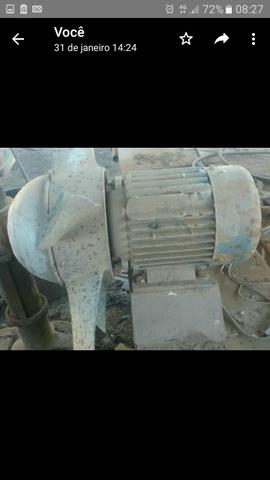 Motor trifasico