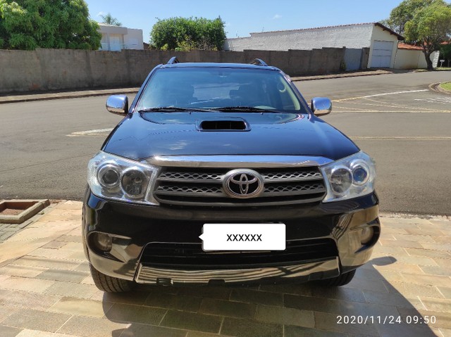 HILUX SW4 7 LUGARES DIESEL