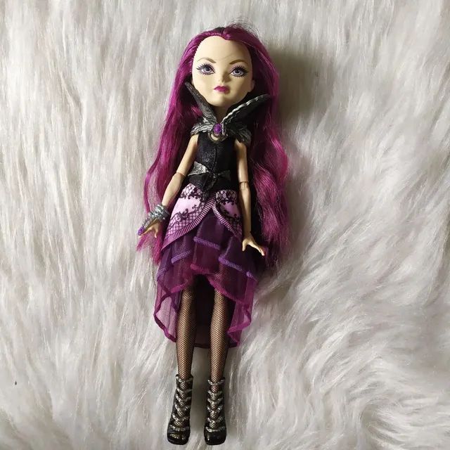 Ever After High 1st Chapter Wave Raven Queen Doll with Clothes