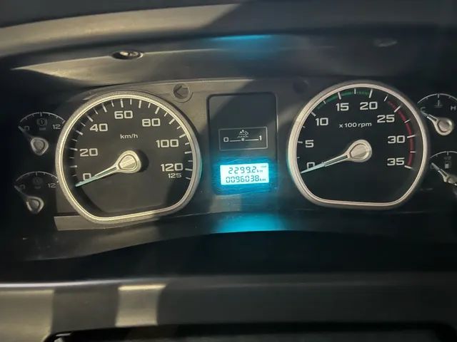 Ford Cargo 1319 Caçamba 2013 - Foto 9