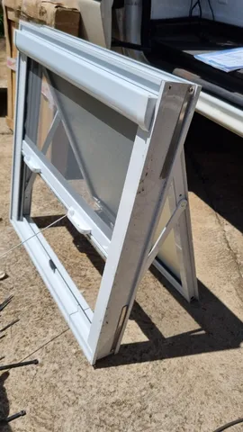 Janela Alumínio Maxim-ar Com Tela Mosquiteira Recolhivel 60cm x 60 cm. Nova.